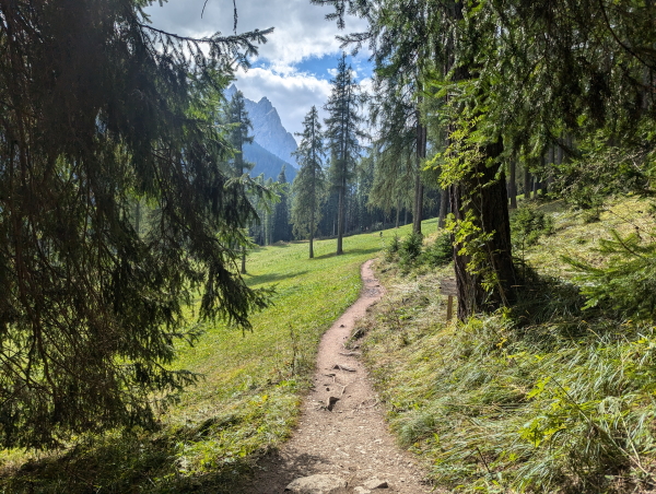 A self-guided hiker beginning the long descent to reach Val Fiscalina at the end of the Alta Via 9